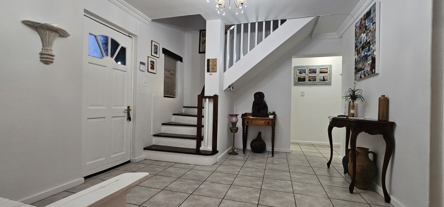 5 Bedroom Property for Sale in Myburgh Park Western Cape